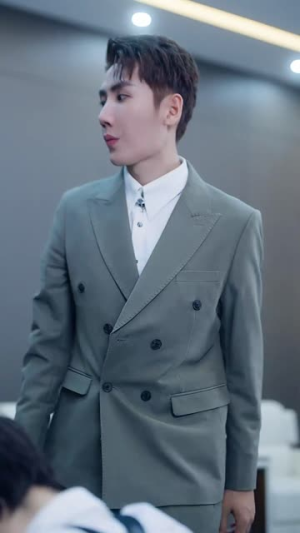 女扮男装后总裁念念不忘(83集) 女扮男装后总裁念念不忘(83集)短剧完整版全集放送