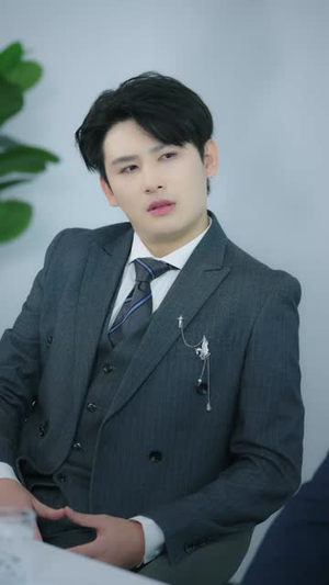 谈个恋爱吧伍助理(45集) 谈个恋爱吧伍助理(45集)短剧全系列免费畅享