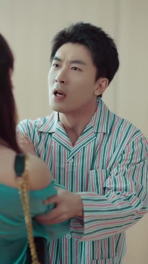 于云宵间沦陷(70集) 于云宵间沦陷(70集)短剧全剧终高清放送